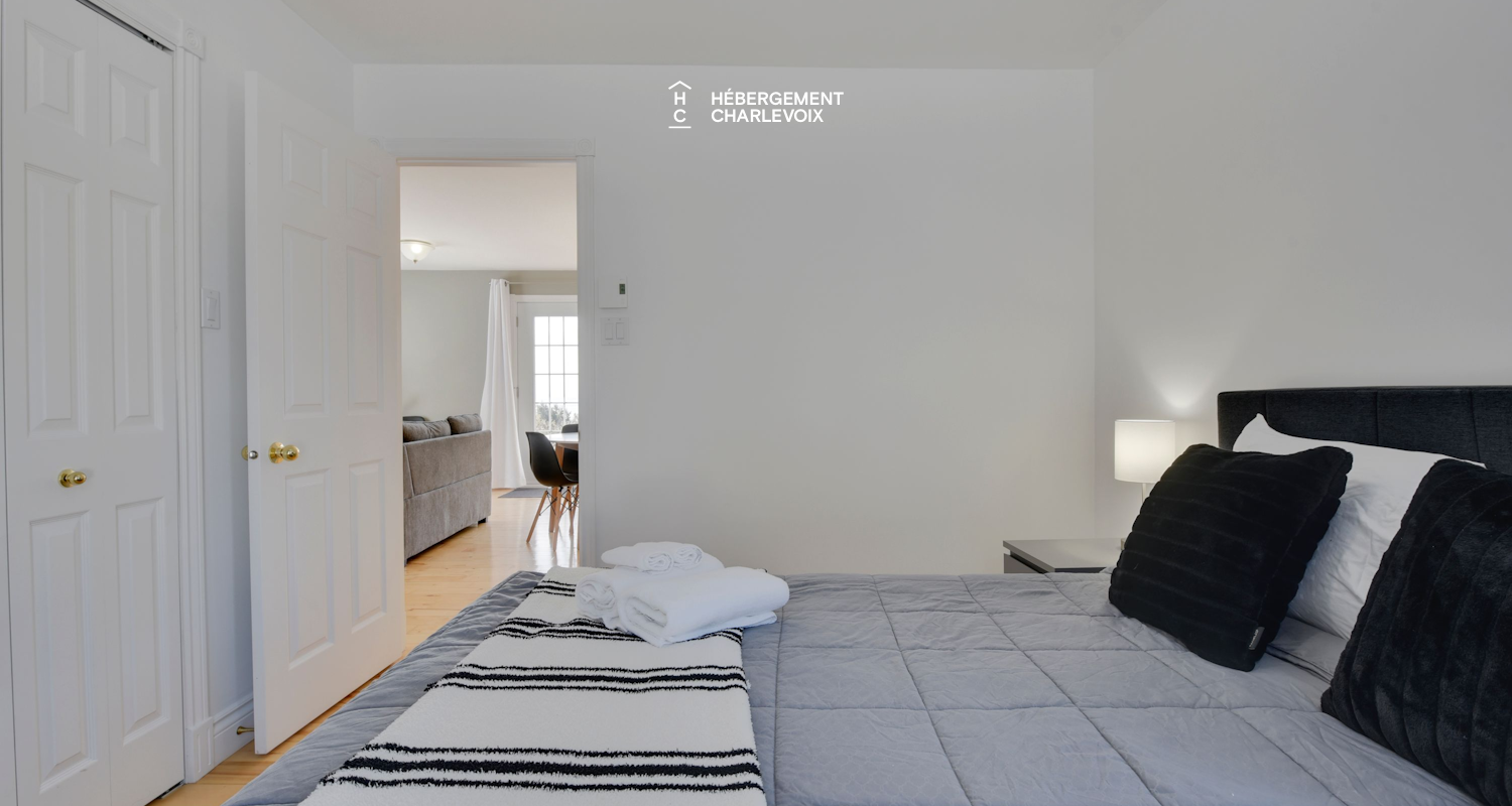 MAR-17 - Roof terrace with river view.